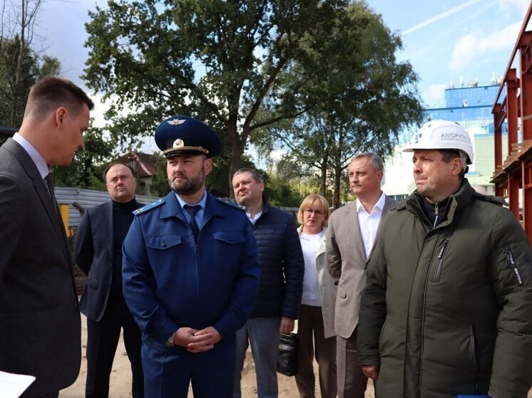 В Ярославле областной прокурор проверил строительство поликлиники на улице Гоголя
