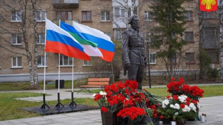 В Ухте открыт памятник Герою Донбасса Арсену Павлову