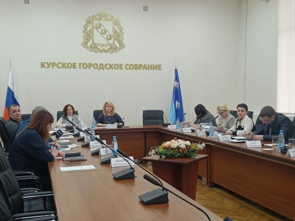 Зарплаты ниже среднего: в мэрии Курска прошла беседа с 20 работодателями