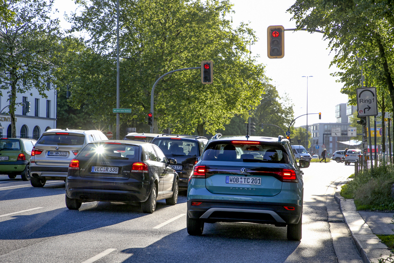 Европейский авторынок под конец года ушел в минус: продажи падают везде