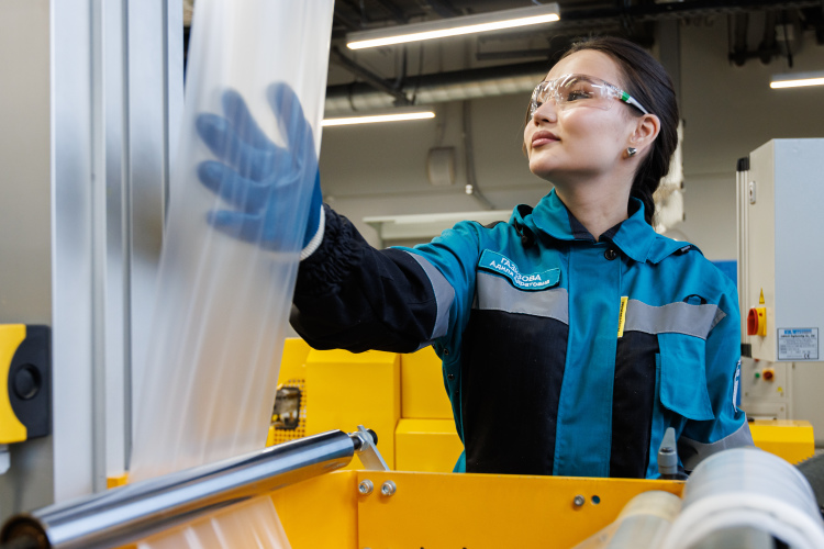 Упаковочный рынок обычно меньше всего страдает — все-таки это товары первой необходимости, но потребность в упаковке тоже сократилась на 10–15%