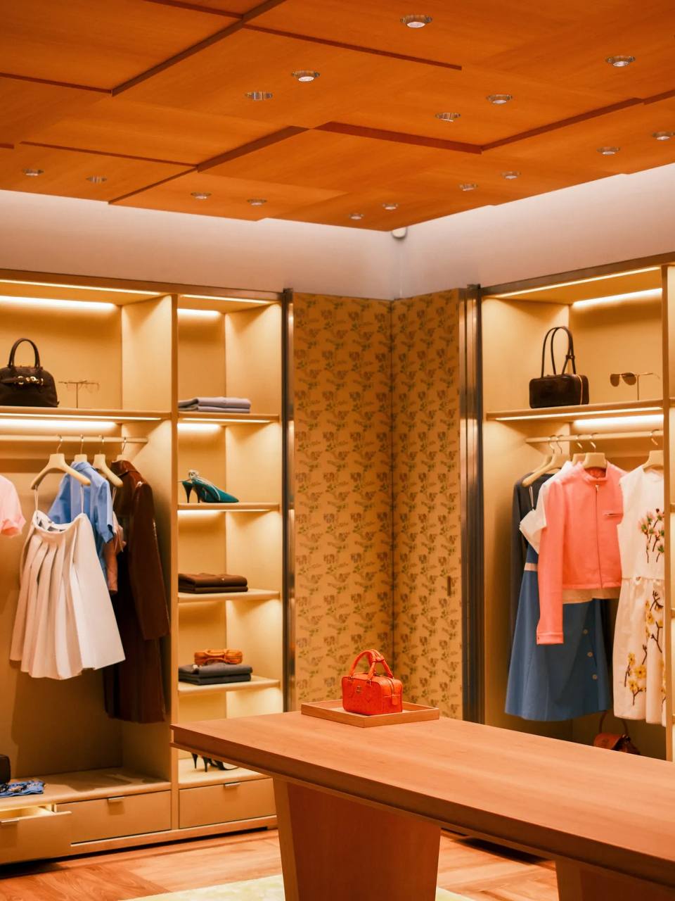 Miu Miu вновь открыл лондонский флагман на улице Нью-Бонд-стрит (фото 5)