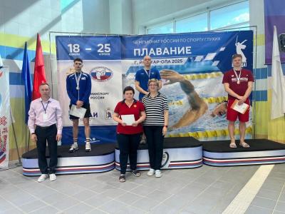 Саратовские пловцы привезли 13 медалей с чемпионата России