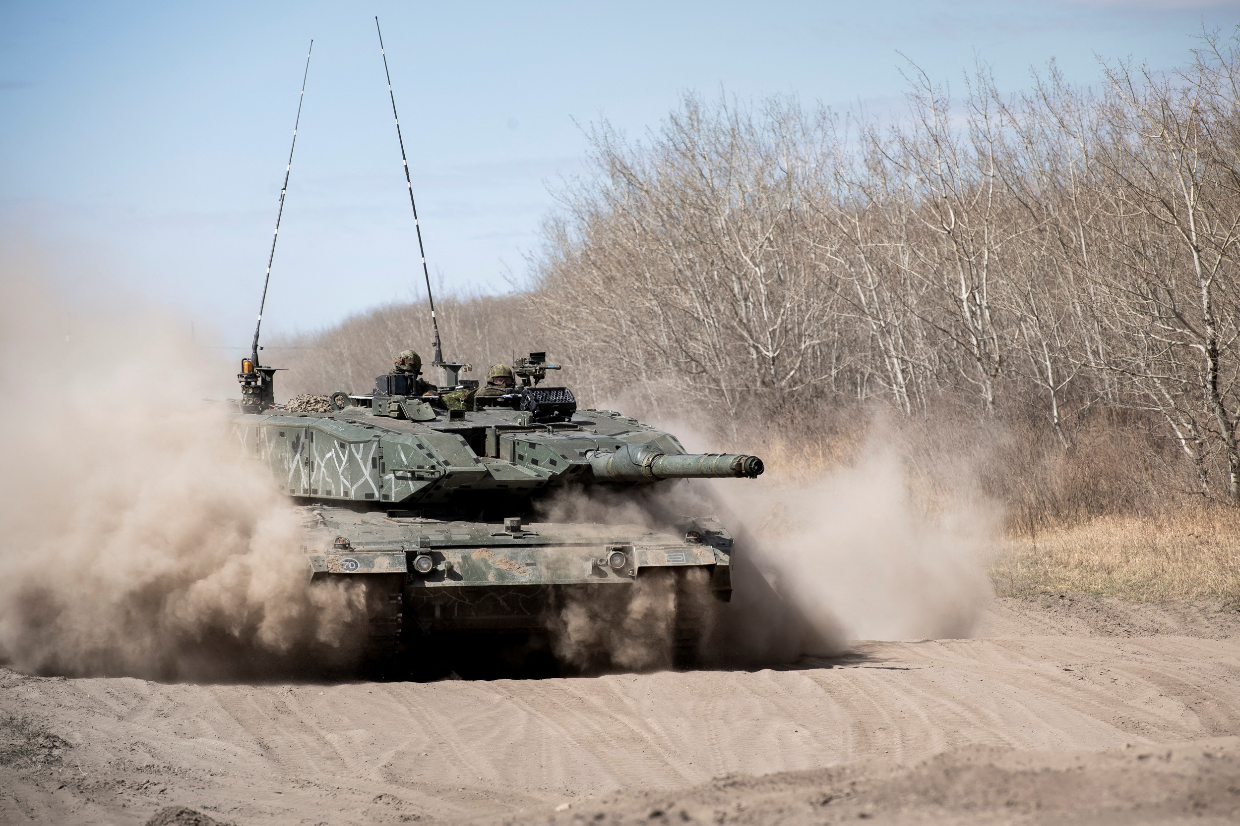 Украинский леопард. Леопард 2а4 ВСУ. Leopard 2a6 ВСУ. Танки леопард и Абрамс. Танк леопард 1 ВСУ.