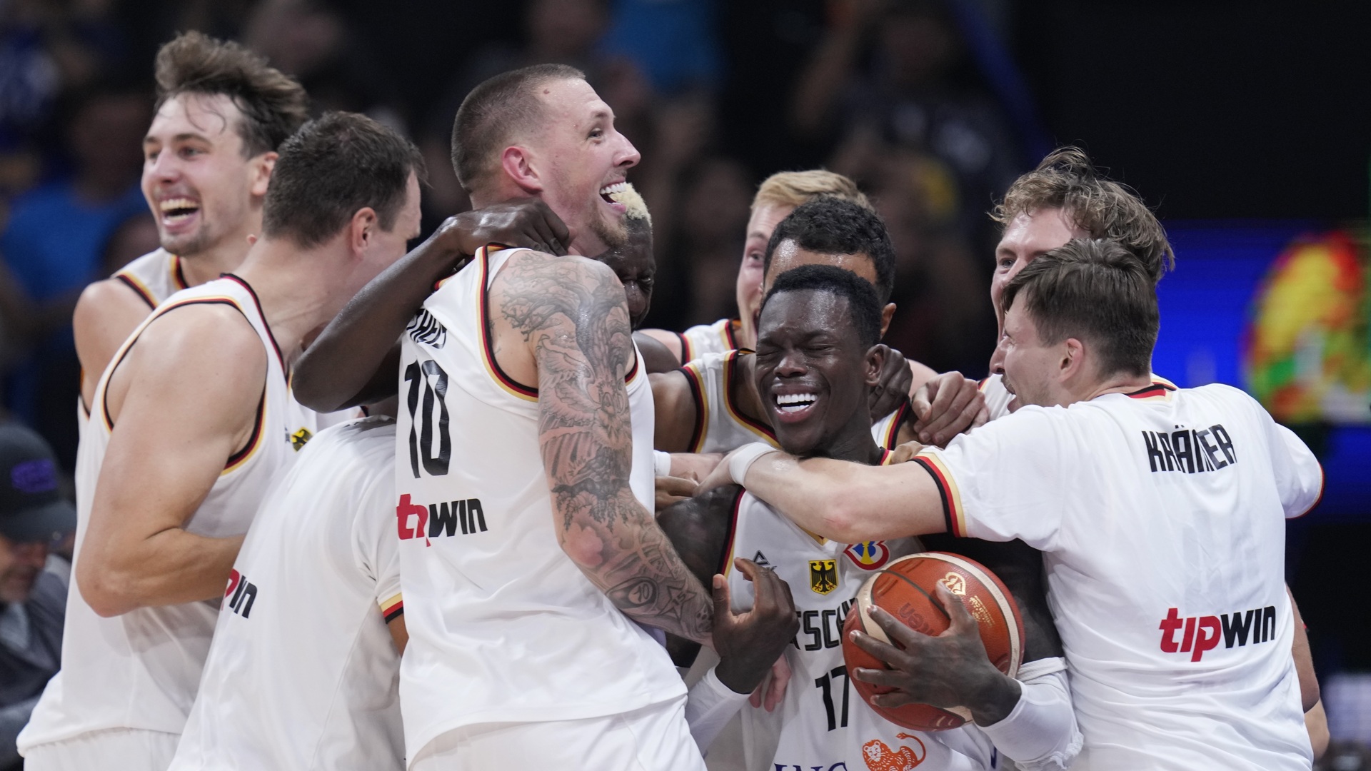 Амплуа самого высокого игрока в баскетбольной команде