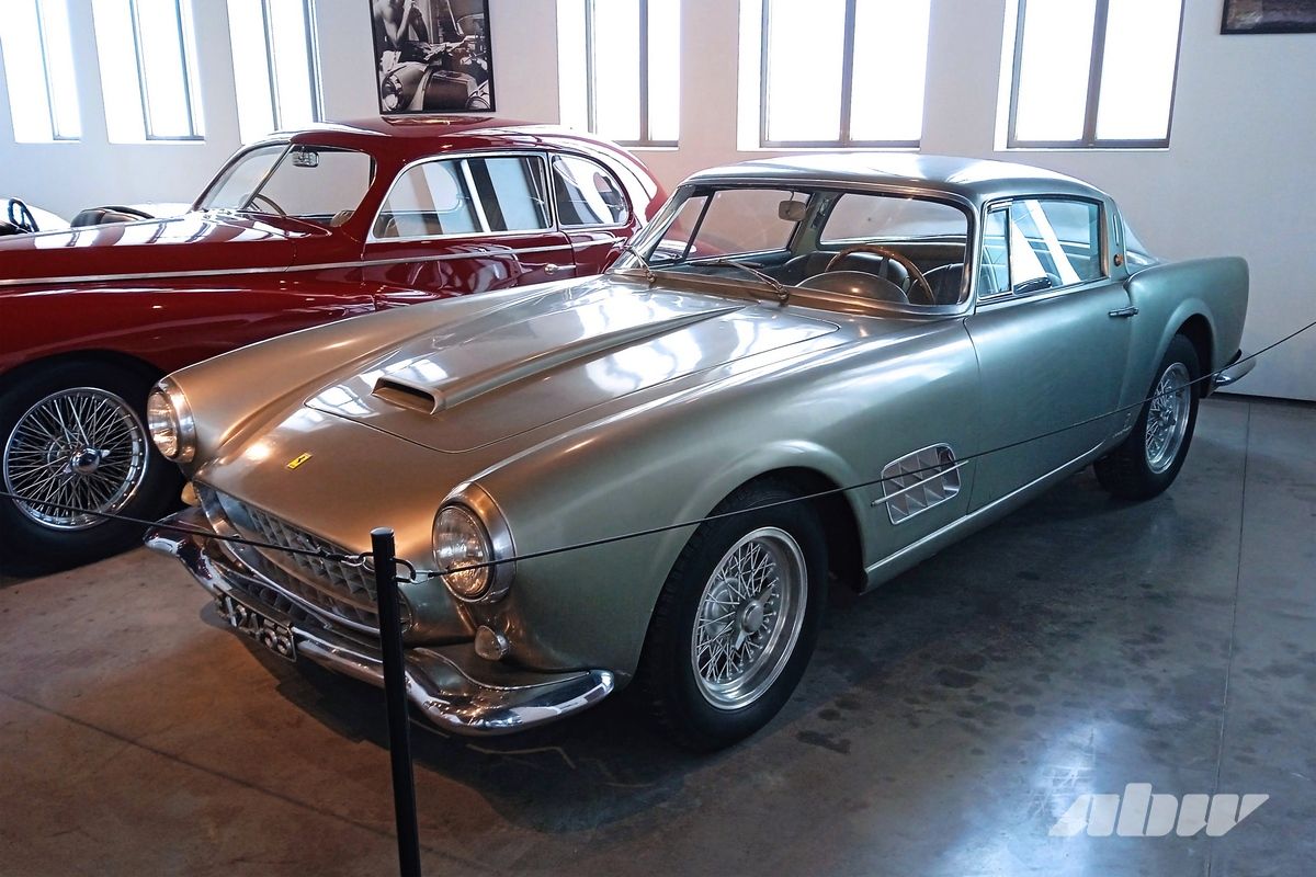 Стиль, мода и ретроавтомобили музея в испанской Малаге: часть вторая