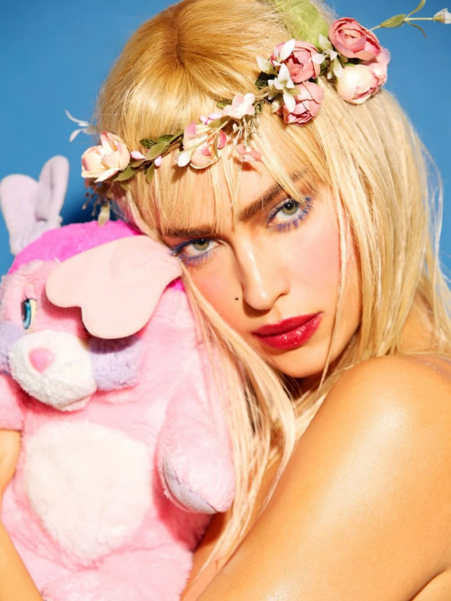 Ирина Шейк снялась в образе порнозвезды Чиччолины на Хэллоуин