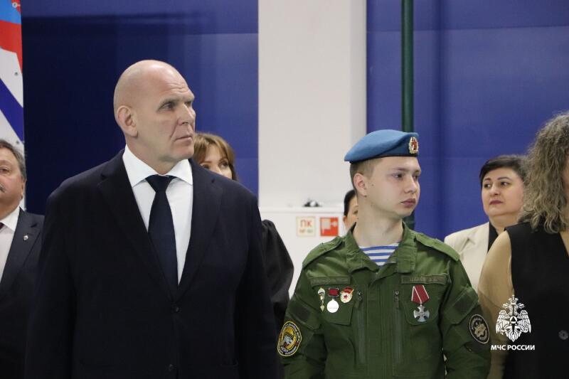 Начальник регионального управления МЧС России Вадим Андямов принял участие в церемонии открытия весеннего спортивного фестиваля «Юный динамовец»