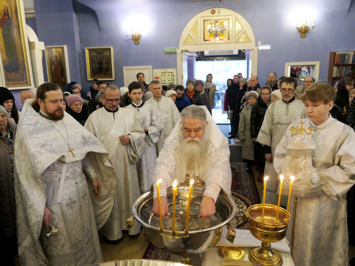 Крестовоздвиженский собор крещение Лесосибирск