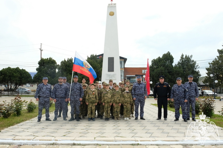 В Дагестане росгвардейцы провели автопробег ко Дню Победы и юбилею ведомства
