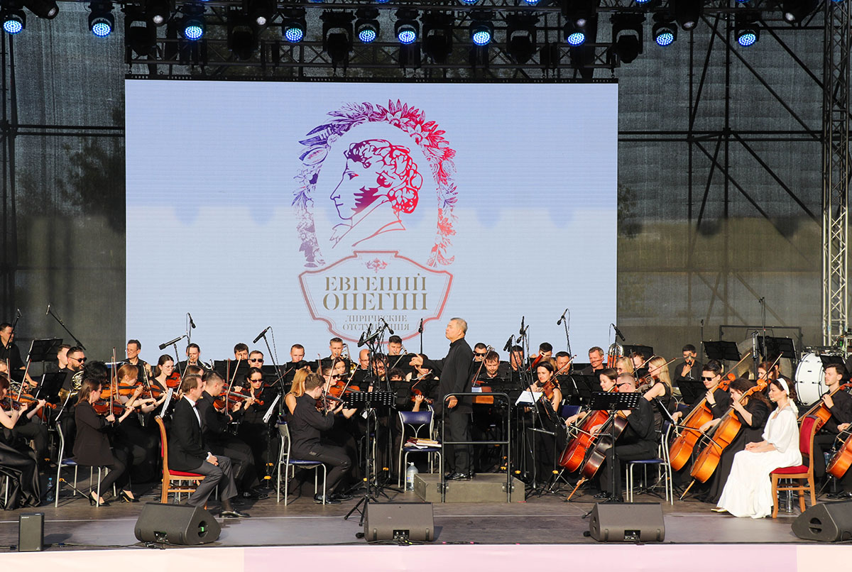 кинофестиваль в волгограде 2022. открытие кинофестиваля. в понедельник на открытии фестиваля. ммкф 1973. в понедельник на открытии фестиваля.