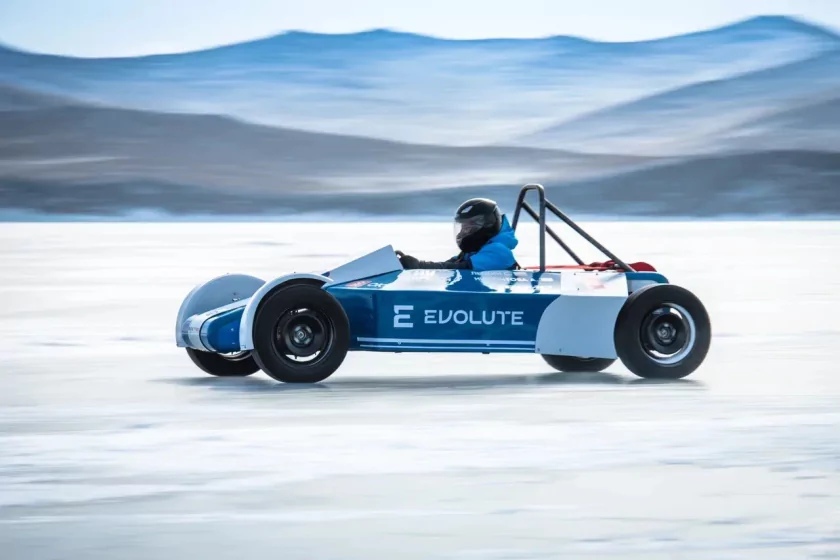 Электрический спорткар САРМА 2 EVOLUTE разогнали до 186 км/час на льду: есть все шансы побить рекорд 47-летней давности