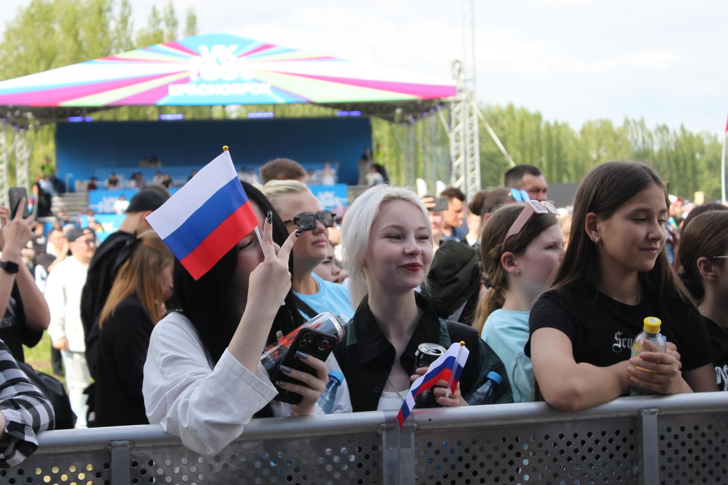 Фото В Красноярске прошел VK Fest: 67 ярких фото артистов из зрителей 27