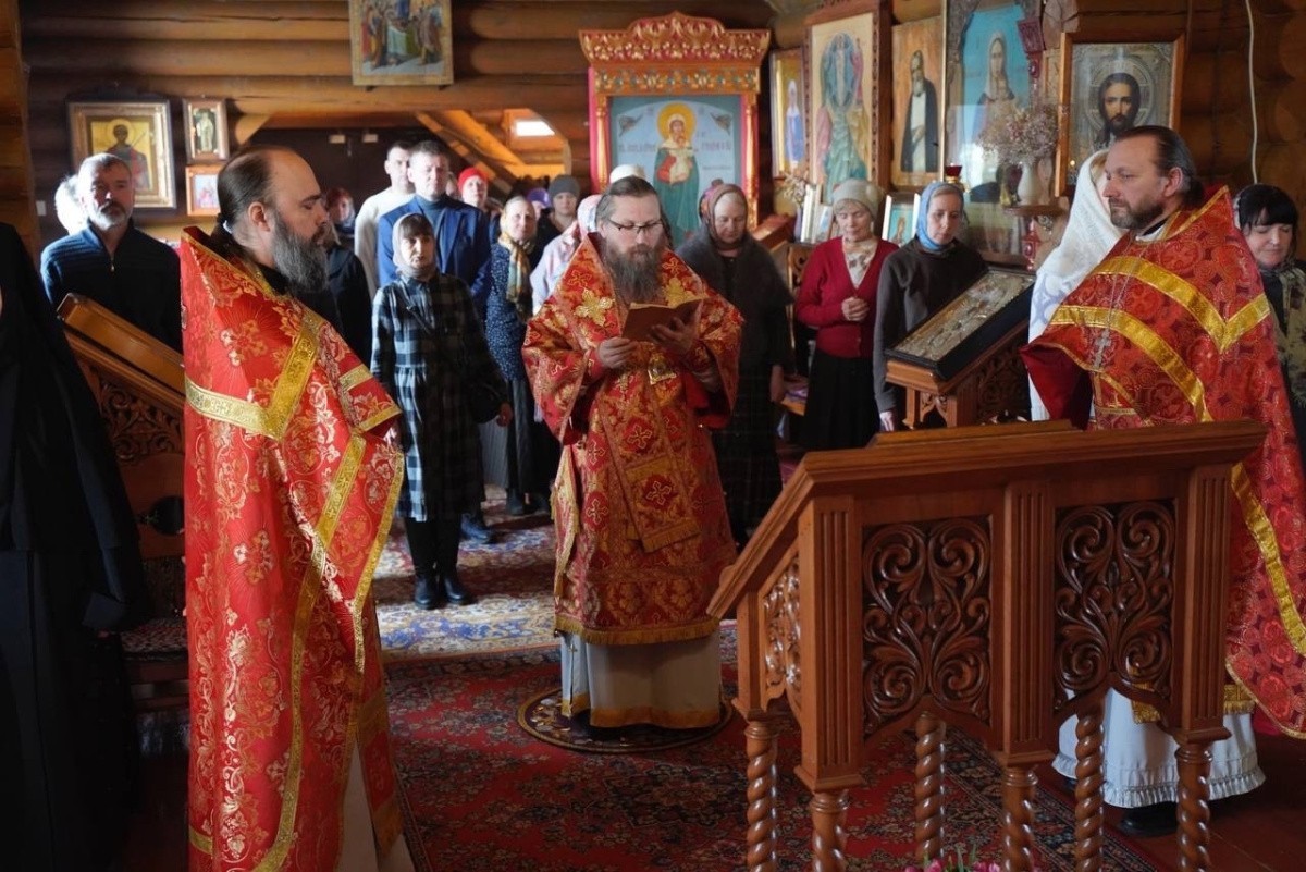 В праздник обретения главы Иоанна Предтечи епископ Череповецкий Игнатий совершил Литургию в Новолеушинской обители