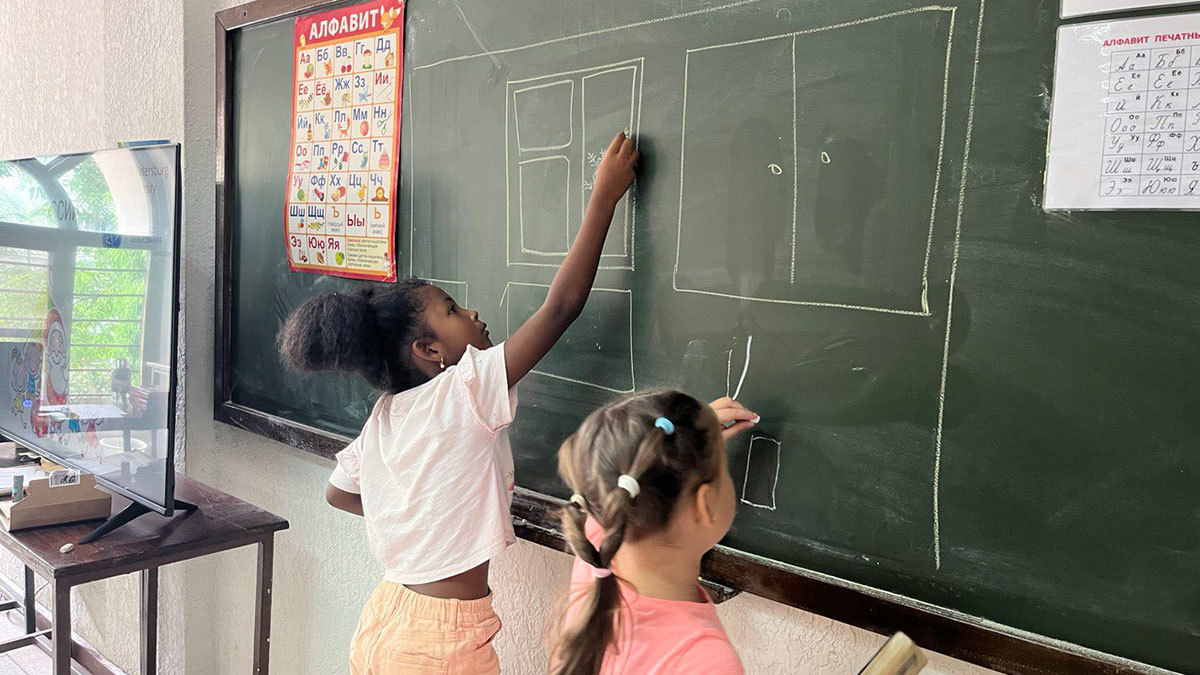 влияние других языков. работа на других языках. влияние заимствований на русский язык. межкультурные переговоры. р е с п е к т.