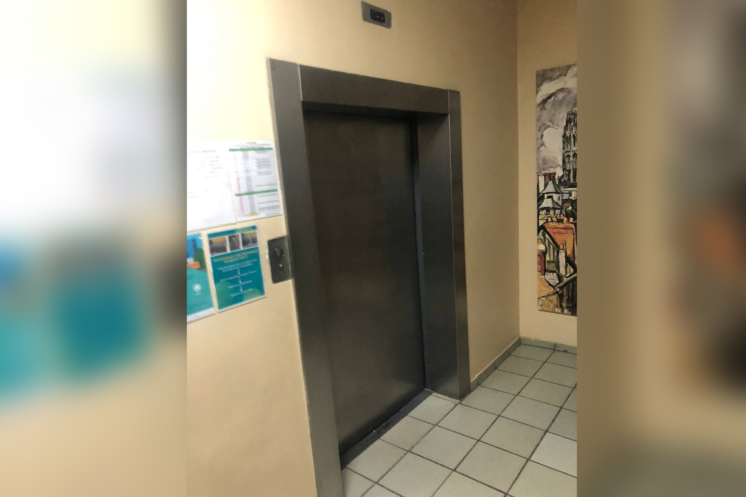 Падение лифта в петербурге. Лифт в жилом доме. Упавший лифт в Москве. 10 Этажный дом лифт. Лифт 10 этаж.