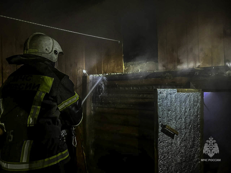 За минувшие сутки омские огнеборцы ликвидировали 11 пожаров