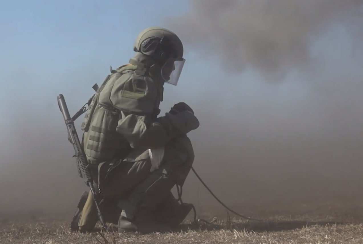 Сапёры ВДВ выполняют задачи под огнём противника (ВИДЕО)