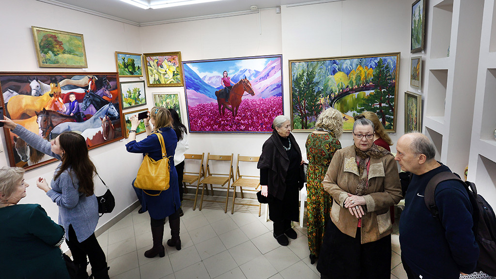 В Барнауле открылась юбилейная выставка известного художника Владимира Максименко Фото №4