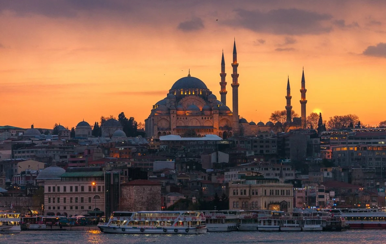 Стамбул. Турция Истанбул. Стамбул мечеть Сулеймана на закате. Ночной вид Стамбула. Мечеть Сулеймание на закате.