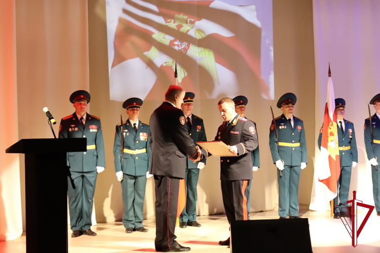 В Магадане росгвардейцев поздравили с профессиональным праздником 