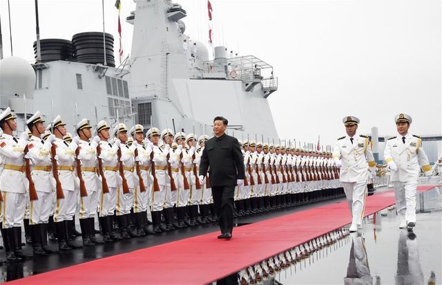 Си Цзиньпин на корабле ВМС Китая