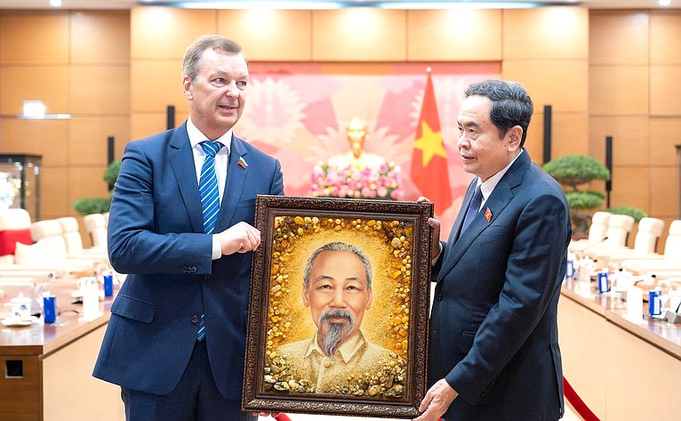 Делегация Совета Федерации во главе с первым заместителем Председателя СФ Андреем Яцкиным встретилась с Председателем Национального собрания Вьетнама Чан Тхань Маном