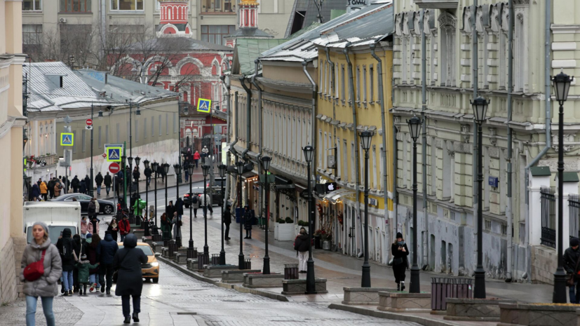 В Москве начали готовить набережные к сезону навигации
