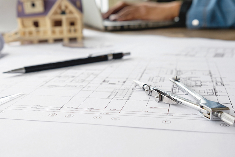 «Первый год возможна турбулентность: появится больше отказов в техпланах и приостановок регистрации — система начинает отсеивать дома, возведенные с отступлениями от норм»