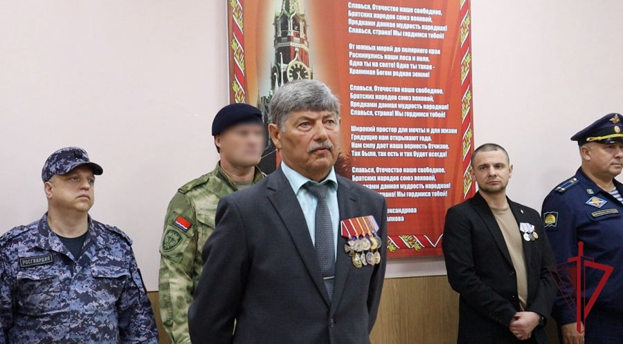 Начальник Управления Росгвардии по Амурской области генерал-майор полиции Виталий Харчёв поздравил учащихся со вступлением в ряды кадетов Росгвардии