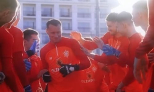 В «Актобе» встретили вратаря сборной Казахстана. Видео