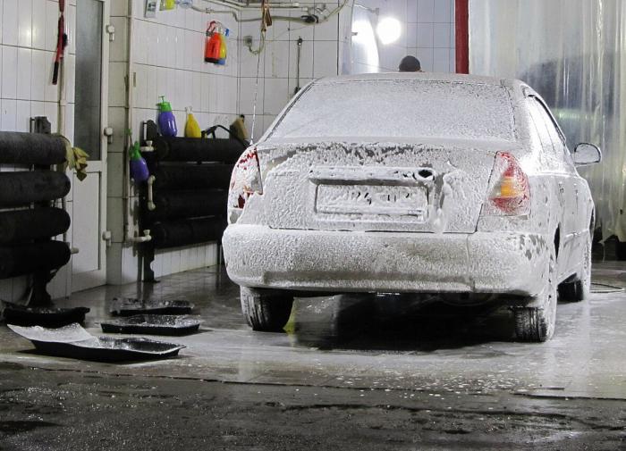 Специалист по обслуживанию автомобилей рассказал, как часто требуется мыть автомобили весной