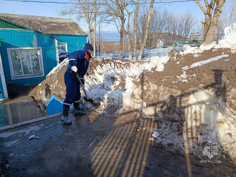 Руководители социально значимых объектов в Ключах на Камчатке благодарят спасателей МЧС России за оказанную помощь