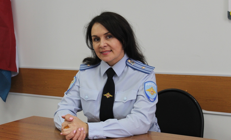 Старший домогается младшего. Старший пристав кувандыка. Старший домогается младшего. Старший домогается младшего. Судебные приставы.