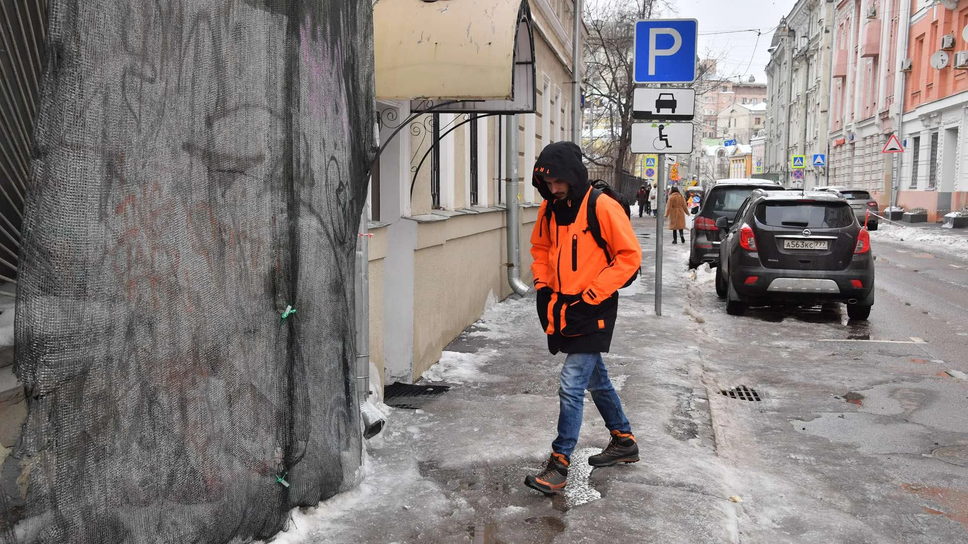 Гололед будет. Гололедица в Москве. Сильный гололед. Сильная гололедица.