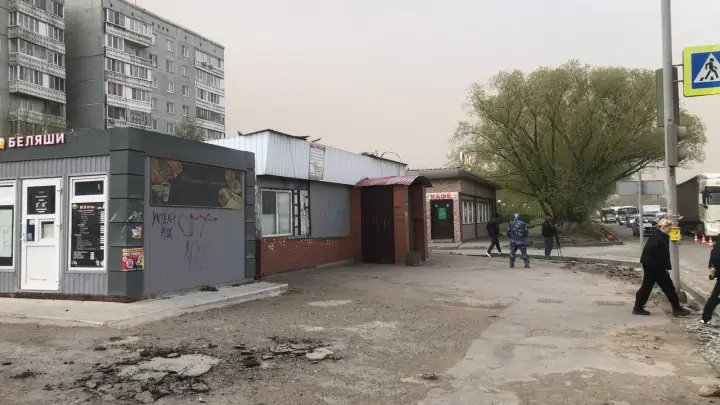 В Омске мужчина погиб, упав с крыши киоска из-за ураганного ветра