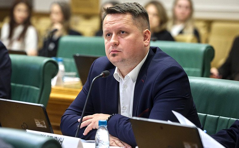 Заседание Совета по вопросам развития Сибири при Председателе Совета Федерации ФС РФ «Человеческий капитал Сибири: проблемы и перспективы развития»