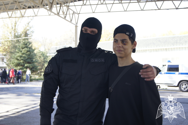 Росгвардейцы встретились с подростками Ростовской области