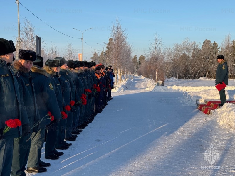 Сегодня Муравленковские пожарные почтили память товарища, погибшего 31 год назад