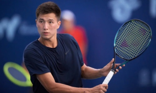 Теннисист из Казахстана пробился в четвертьфинал турнира в Эквадоре