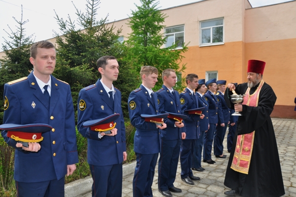 Молодые сотрудники уголовно-исполнительной системы Костромской области приняли Присягу на верность служебному долгу и соблюдению законности