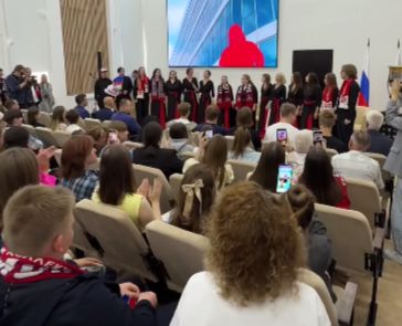 Хоккеисты «Локомотива» привезли Кубок Гагарина в два ярославских вуза