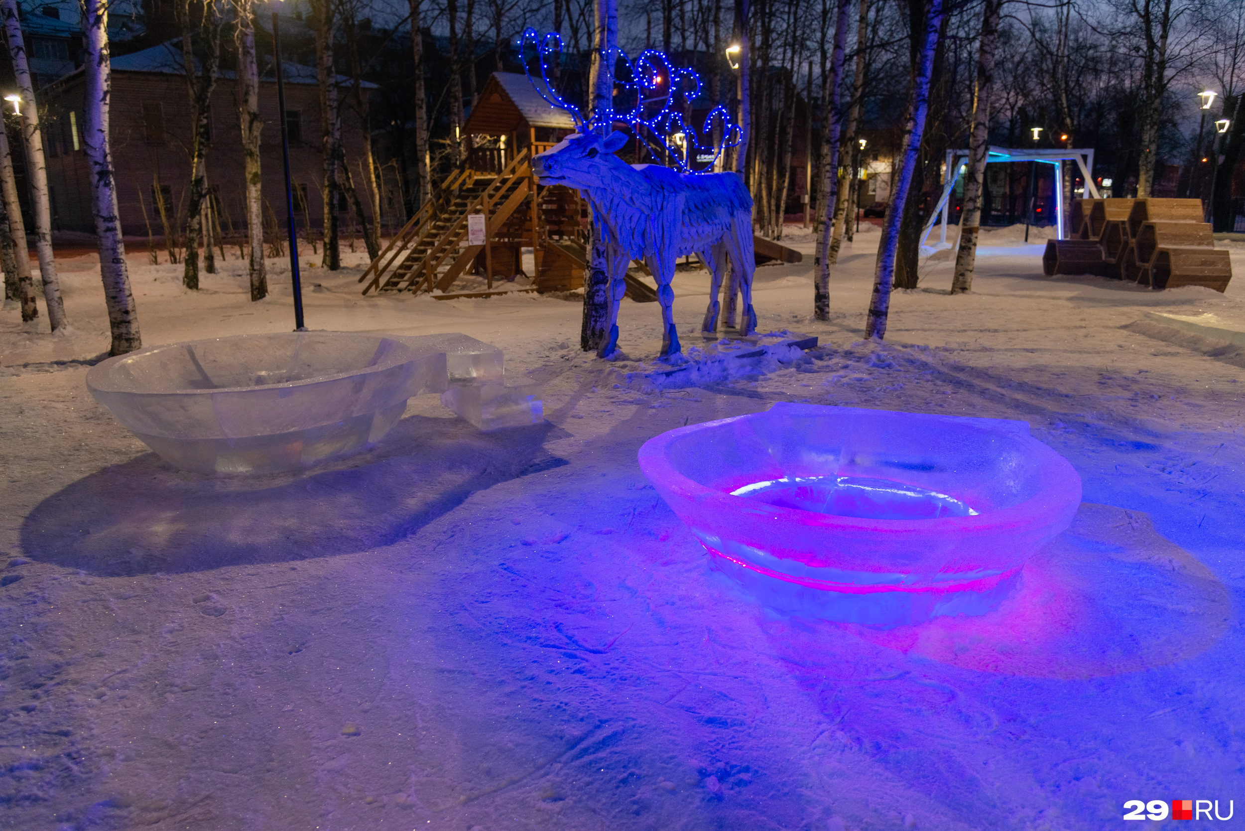 День города верхняя пышма 2024 какого. Ледяной городок Нижневартовск 2023. Город из льда. Ледовый городок Соломбала арт.