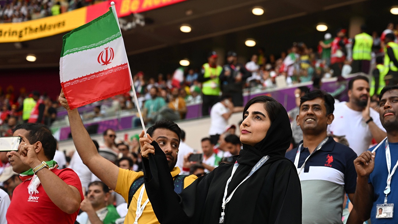 Футбол ирана результаты. Иран США футбол ЧМ 2022. Катар Иран матч. США Иран ЧМ. Иранские студенты.