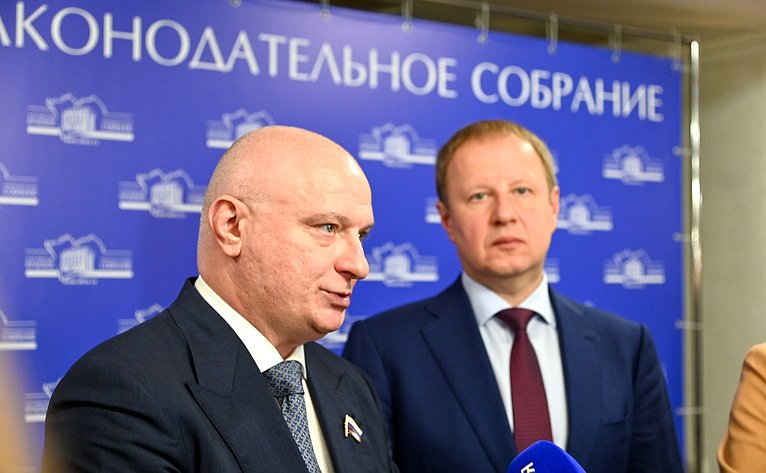 В Парламентском центре Алтайского края состоялось выездное заседание Комитета СФ по конституционному законодательству и государственному строительству и Комитета СФ по федеративному устройству, региональной политике, местному самоуправлению и делам Севера