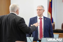 Эсер Василий Швецов (справа) в этом составе ЗСО станет вице-спикером