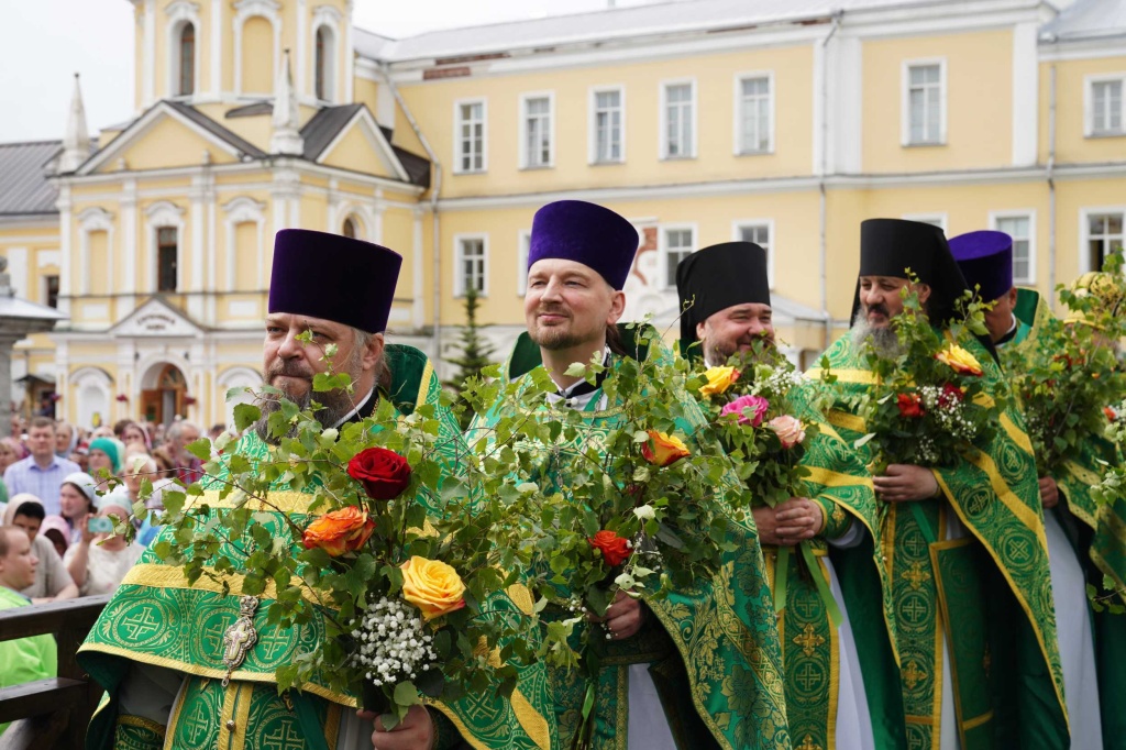наши.jpg