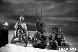 Черкасов - в роли Невского, именно его портрет поместили на орден