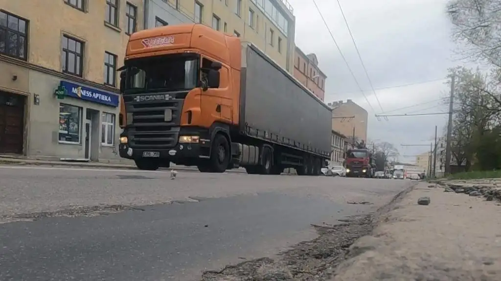 По Пернавас в Риге запрещено движение грузовых машин