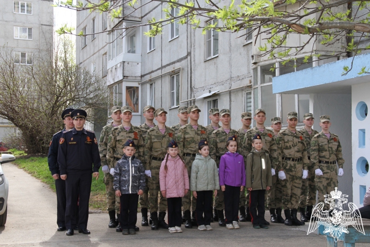 В Сыктывкаре росгвардейцы организовали праздник для ветерана в честь Дня Победы